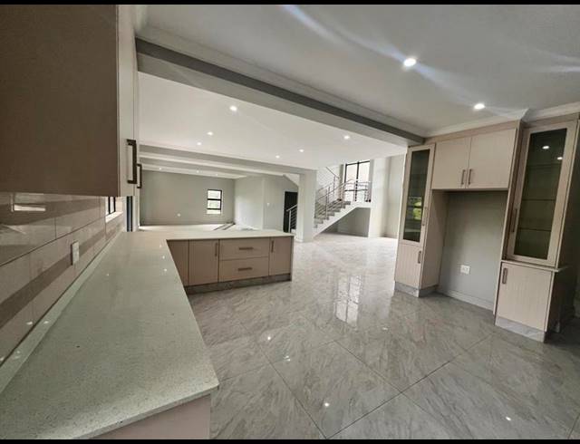 7 BEDROOM HOUSE FOR SALE IN HILTON GARDENS